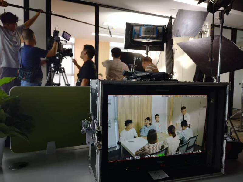 安图县TVC拍摄公司：科技产品视觉化大师，诠释未来感与功能美学